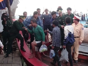 越南渔民成功救助海上遇难的菲律宾籍渔民